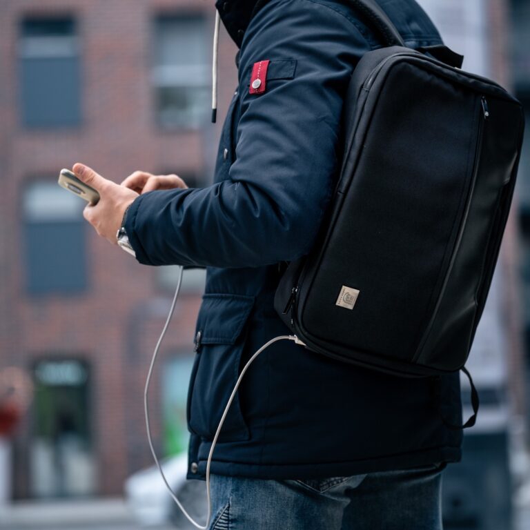 rucsac negru pentru laptop și geantă într-unul singur