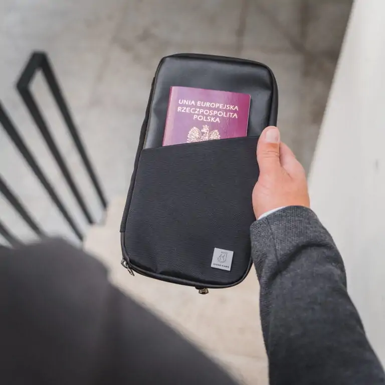 organizator pașaport negru