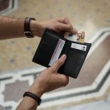 Portofel clasic pentru bărbați din piele, cu închidere magnetică