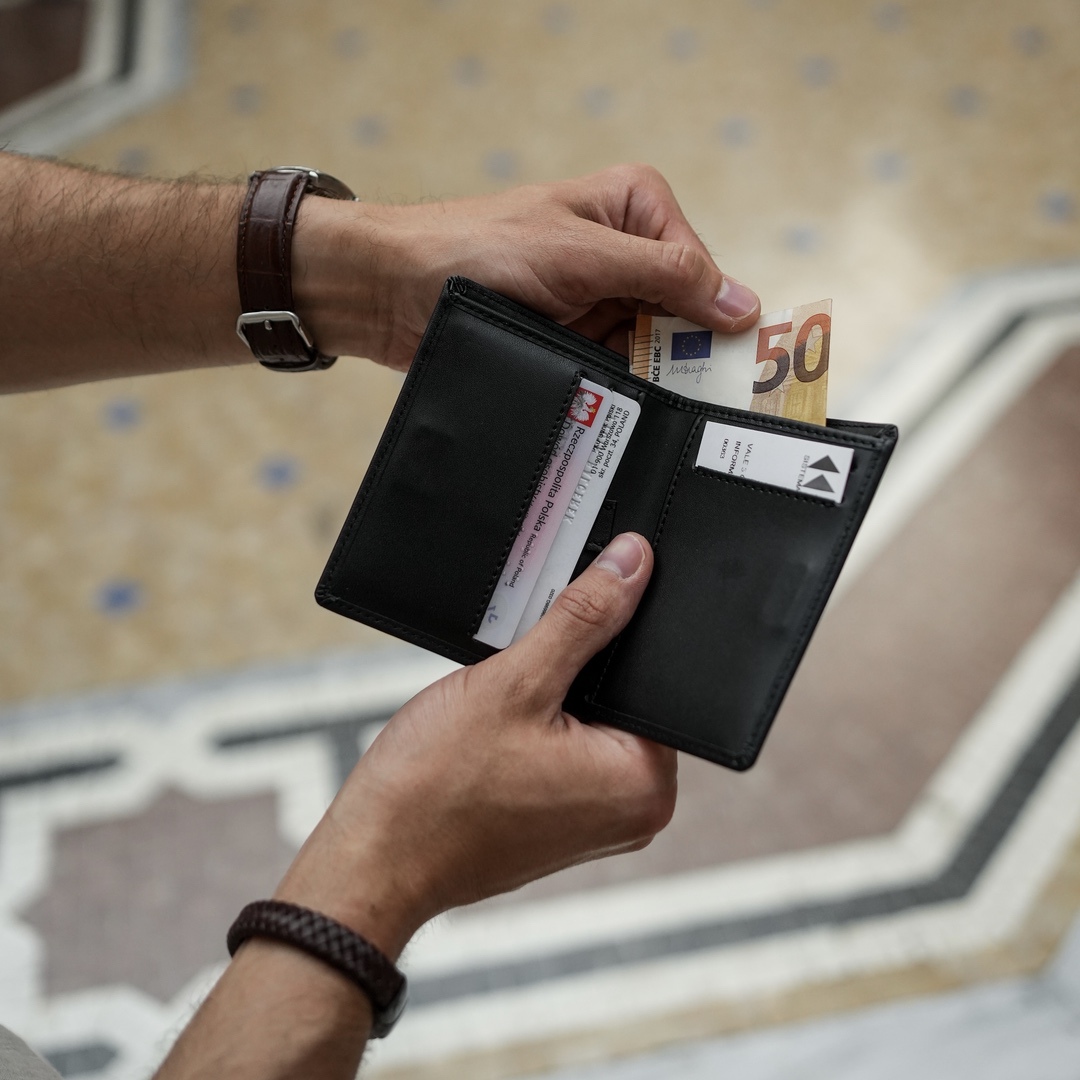 Portofel clasic pentru bărbați din piele, cu închidere magnetică