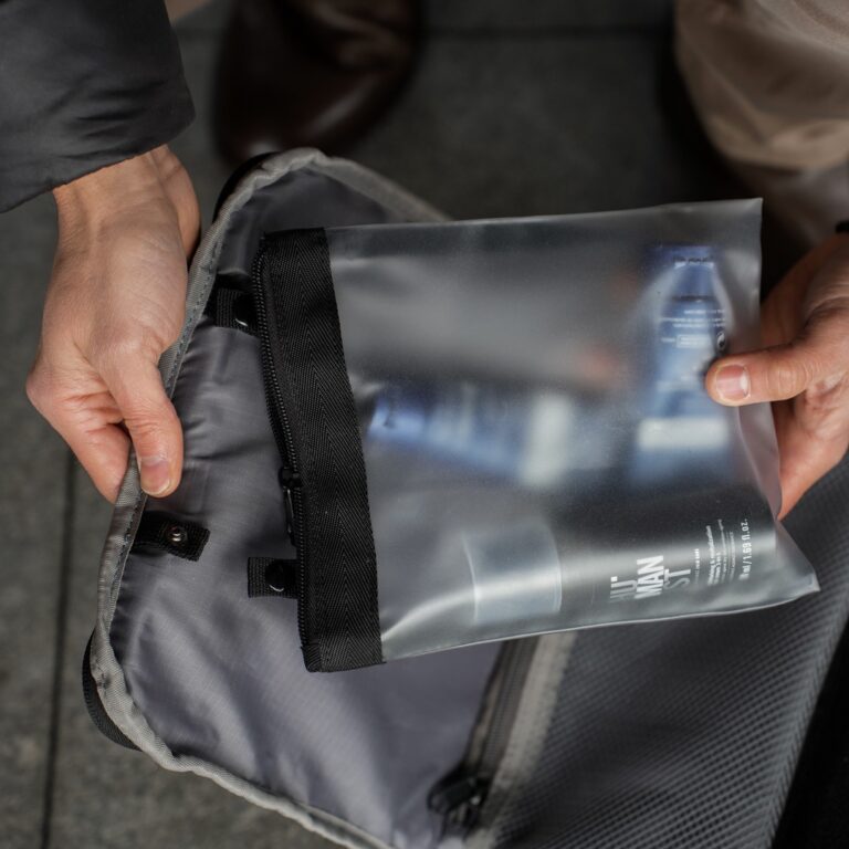 cabin backpack cu o pungă de cosmetice detașabilă
