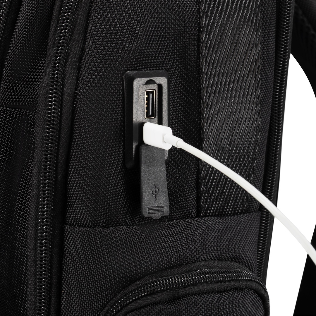 Porturi USB și USB-C blocate pentru încărcarea dispozitivelor electronice.